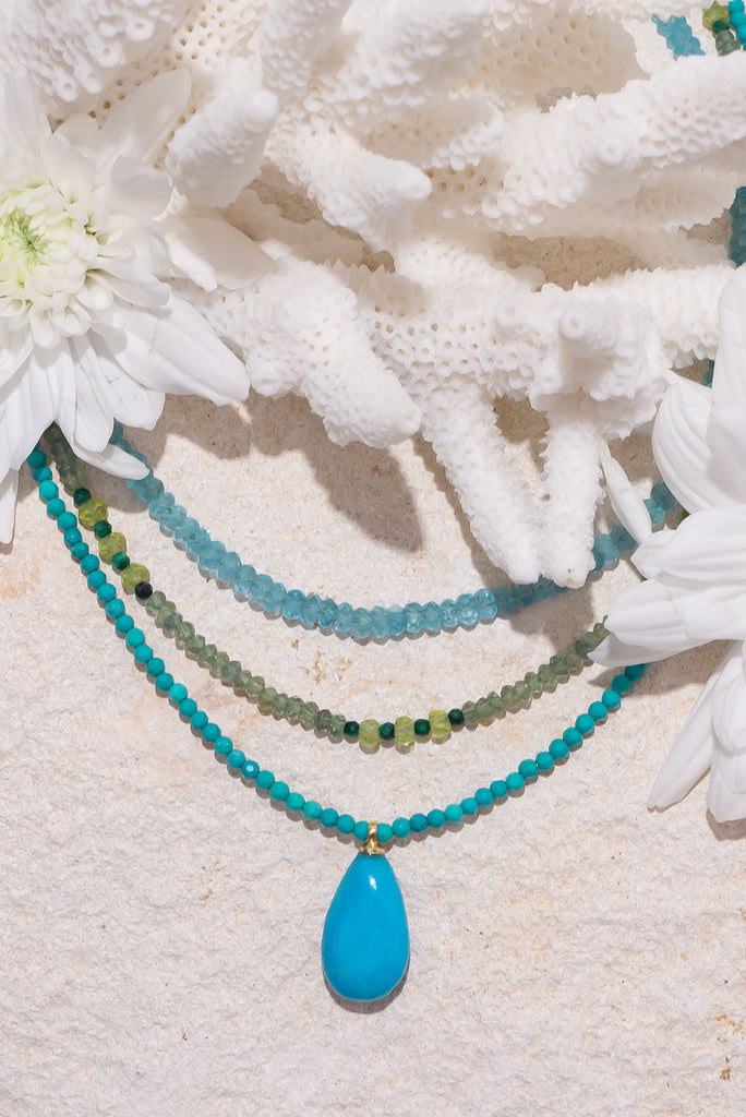 The perfect balance of delicate & bold, this is a gorgeous natural turquoise necklace so lets it’s intense colour and perfect form steal the show.