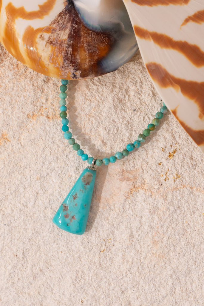 Discover the beauty of natural turquoise with our delicate Necklace Turquoise Nava Elv.