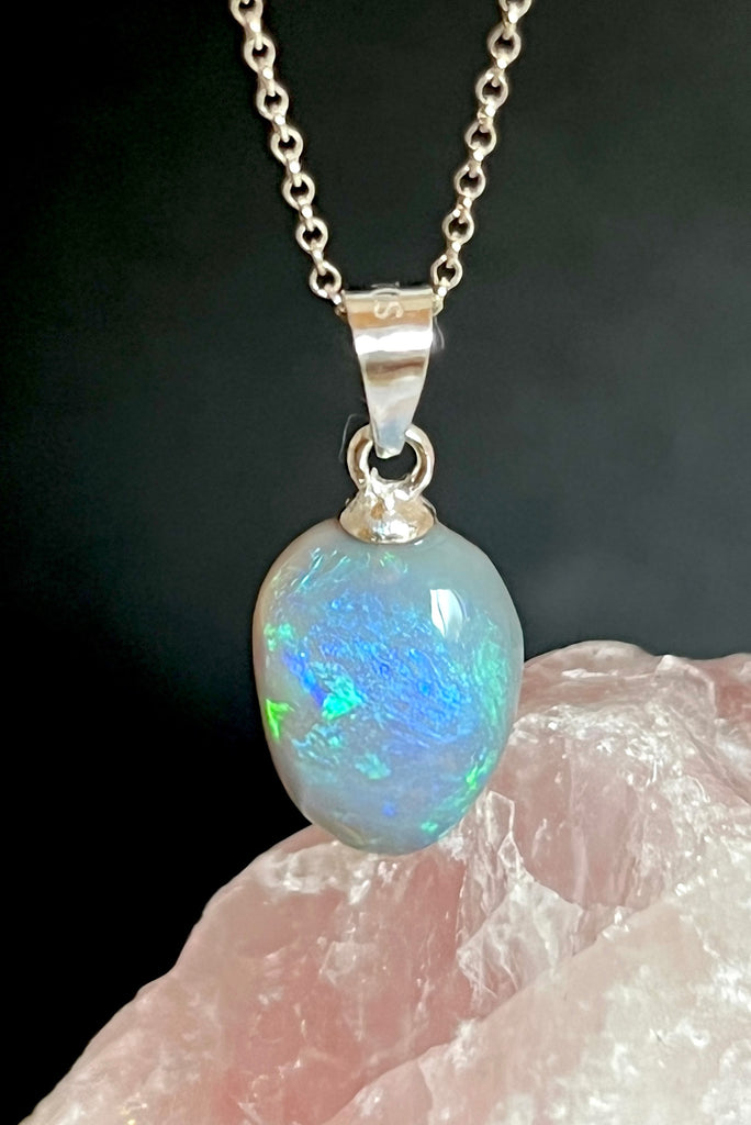 A tiny slip of perfection, crystalline detail that reveals soft flashes of green, pink, blue and mauve through the stone.. This piece has a magical glow.. Solid Australian Crystal Opal.