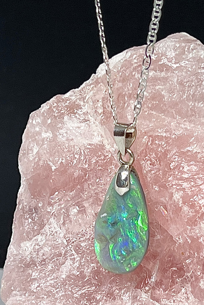 An organic natural piece with a softly undulating surface, it has incredible bright green flashes across the surface. This stone is a semi black from Lightening Ridge.