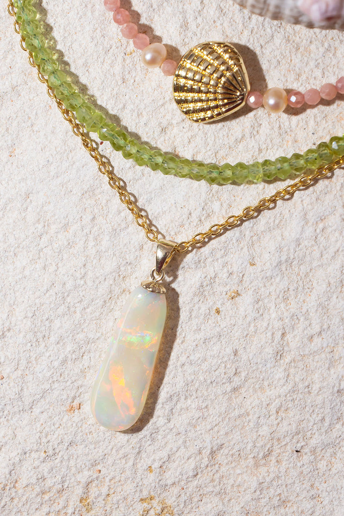 Discover the exquisite beauty of our stunning new Pendant Australian Sunrise Ripple. Each side of this piece has an amazing and different fire. The first side features an intense rolling flagstone pattern with predominately red, peach and gold fire. The second side has a sparkling kaleidoscope colours.