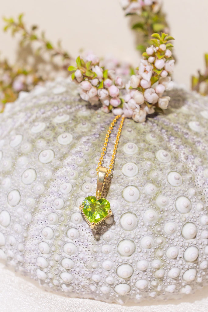 The pendant and chain are 9ct gold vermeil on a base of 925 silver, the gold is 2.5microns thick so will never rub or discolor A round Peridot gemstone set in 9ct gold vermeil. Topaz, Amethyst and Peridot gemstones.