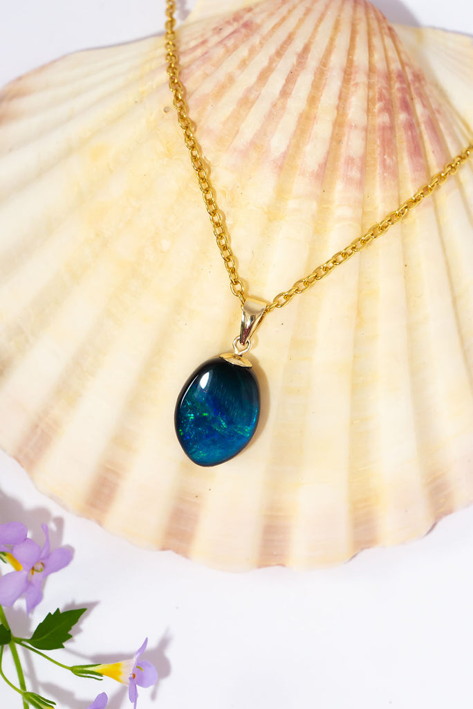 This exceptional and unique opal is both captivating in its design as well as its intense colours. Inspired by Nazare Reef this beautiful opal features swirls of blue, green and aqua.