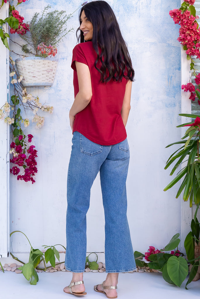 The Phoenix Tee Red Berries is a gorgeous deep red coloured t-shirt, featuring a classic t-shirt cut, curved hem and loose fit. Made from 100% knit cotton.