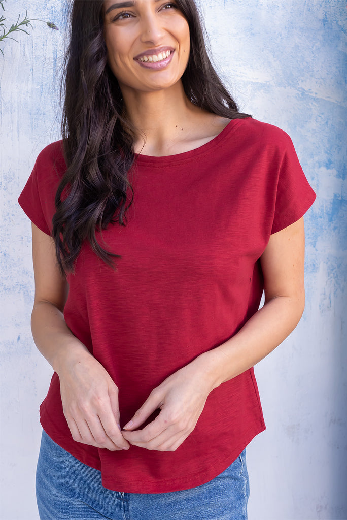 The Phoenix Tee Red Berries is a gorgeous deep red coloured t-shirt, featuring a classic t-shirt cut, curved hem and loose fit. Made from 100% knit cotton.