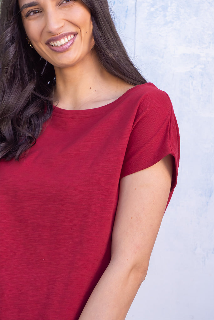 The Phoenix Tee Red Berries is a gorgeous deep red coloured t-shirt, featuring a classic t-shirt cut, curved hem and loose fit. Made from 100% knit cotton.
