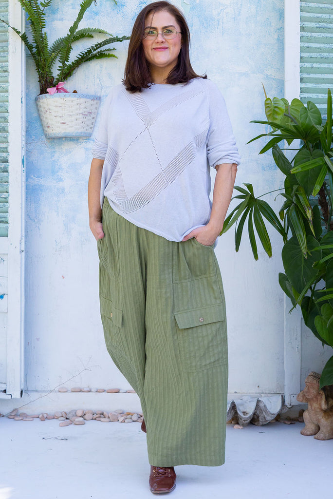 The Traveller Sage Pants is a gorgeous khaki coloured green pair of mid-rise cargo style pants. The pants feature an elasticated waist, side pockets, wide legs, and patch pockets. Made from 100% cotton.