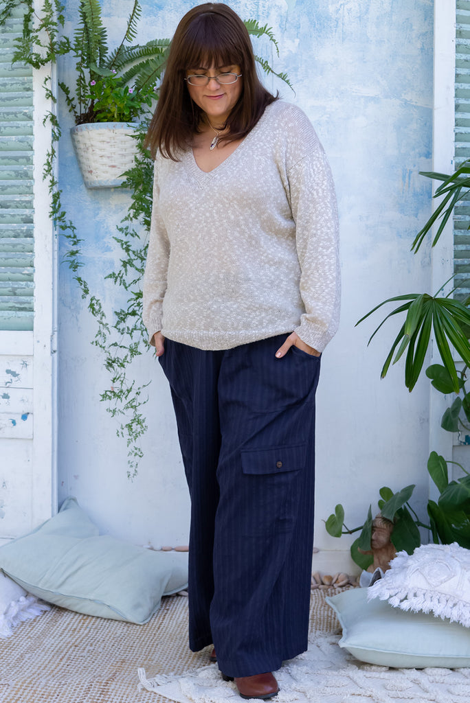 The Traveller Sonar Blue Pants are a beautiful navy blue pair of mid-rise cargo style pants. The pants feature an elasticated waist, side pockets, wide legs, and patch pockets. Made from 100% cotton.