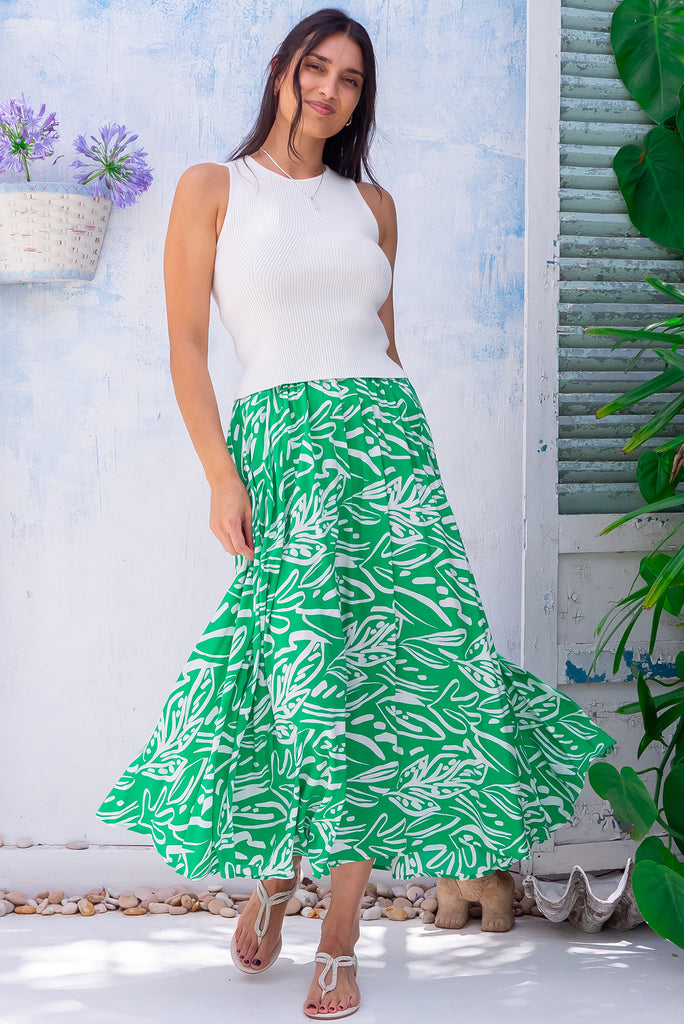 The Valentine Verde Maxi Skirt is a gorgeous, vibrant green based maxi skirt with a white, large island style print. The skirt features an elastic waistband, half circle cut and is made from 100% rayon. 