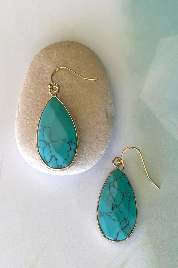 These earrings in Turquoise simulant are bezel set in gold tone, a perfect summer boho style.