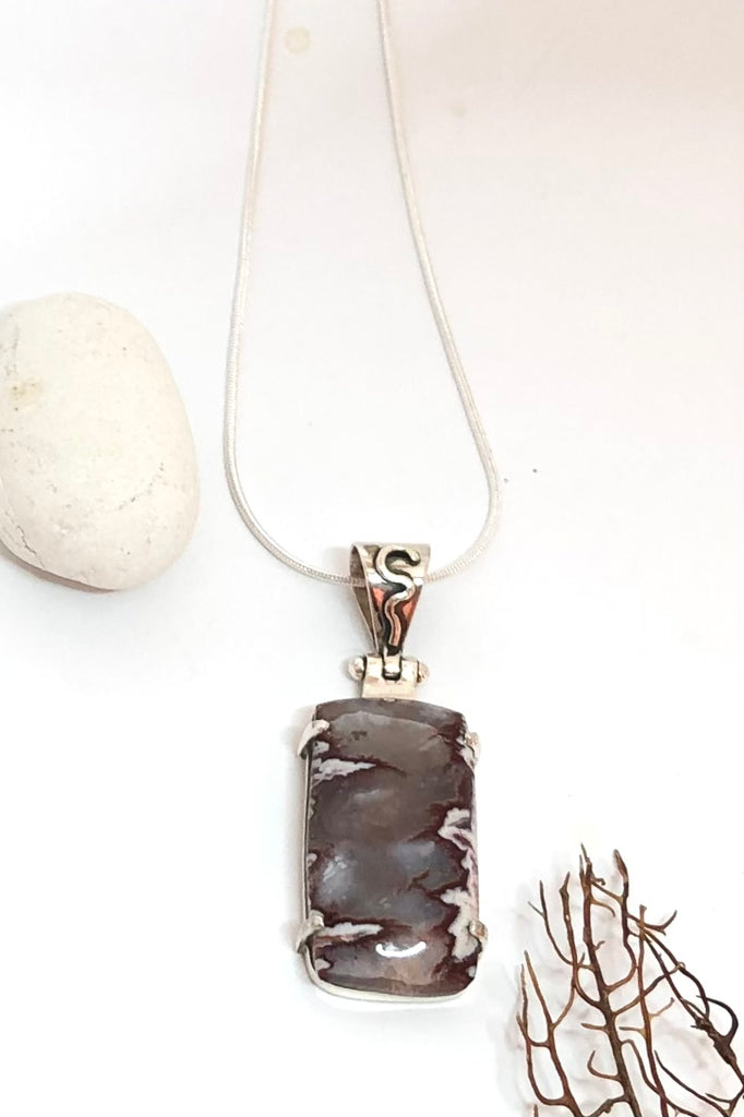 This unique Agate is in a beautifully made silver setting. A modernist setting in an exclusive design, the Agate stone was cut and polished by a local Sunshine Coast  lapidarist