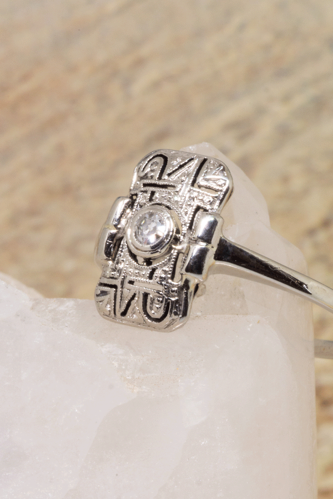 a pretty Vintage Art Deco ring