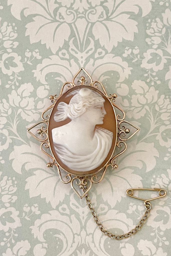  an exceptionally pretty cameo brooch, the carving is crisp and well executed, the fancy frame is really lovely. In 9ct gold