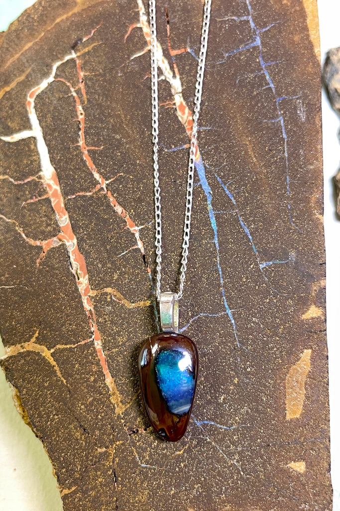 This tiny opal pendant has a gorgeous pond of deep blue flash in the centre.