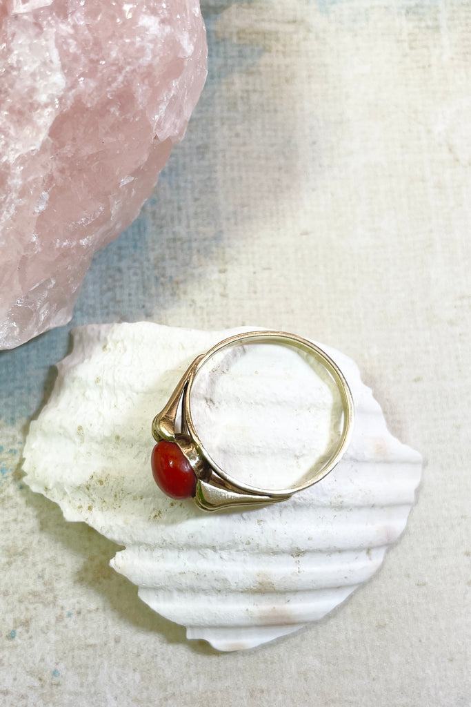 Vintage red coral ring, this pretty ring has a raised gold setting 