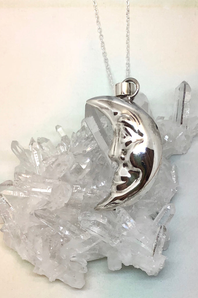 This Echo Man in the Moon Pendant is a vintage 925 silver pendant featuring a faced moon.