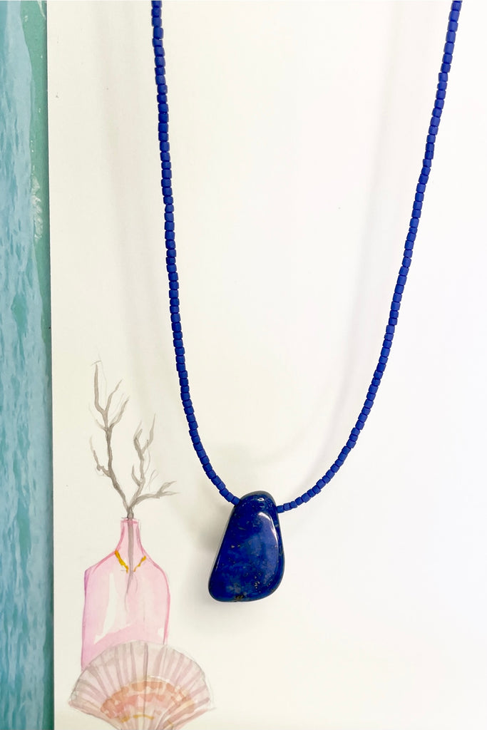 Necklace Cay Lapis Lazuli has a central pendant which is a hand cut and faceted from deep cobalt blue stone.
