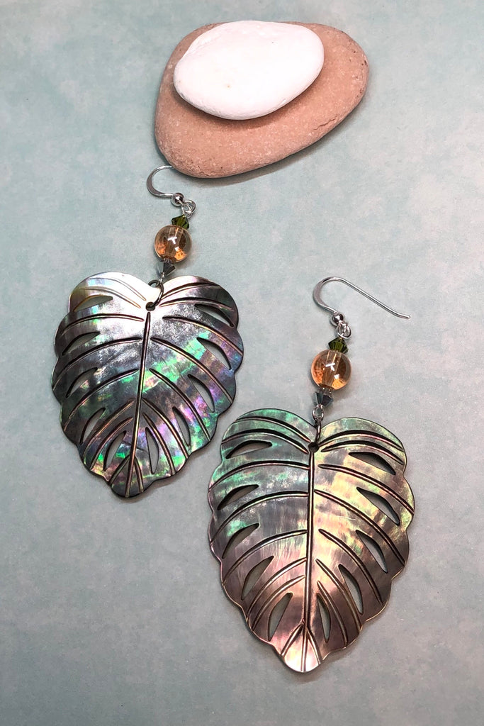 The gorgeous leaf in gold and silvery bronze Mother of Pearl has been hand cut and polished. At the top there is an iridescent crystal bead and a swarovski crystal bead. These earrings are made exclusively for Mombasa Rose