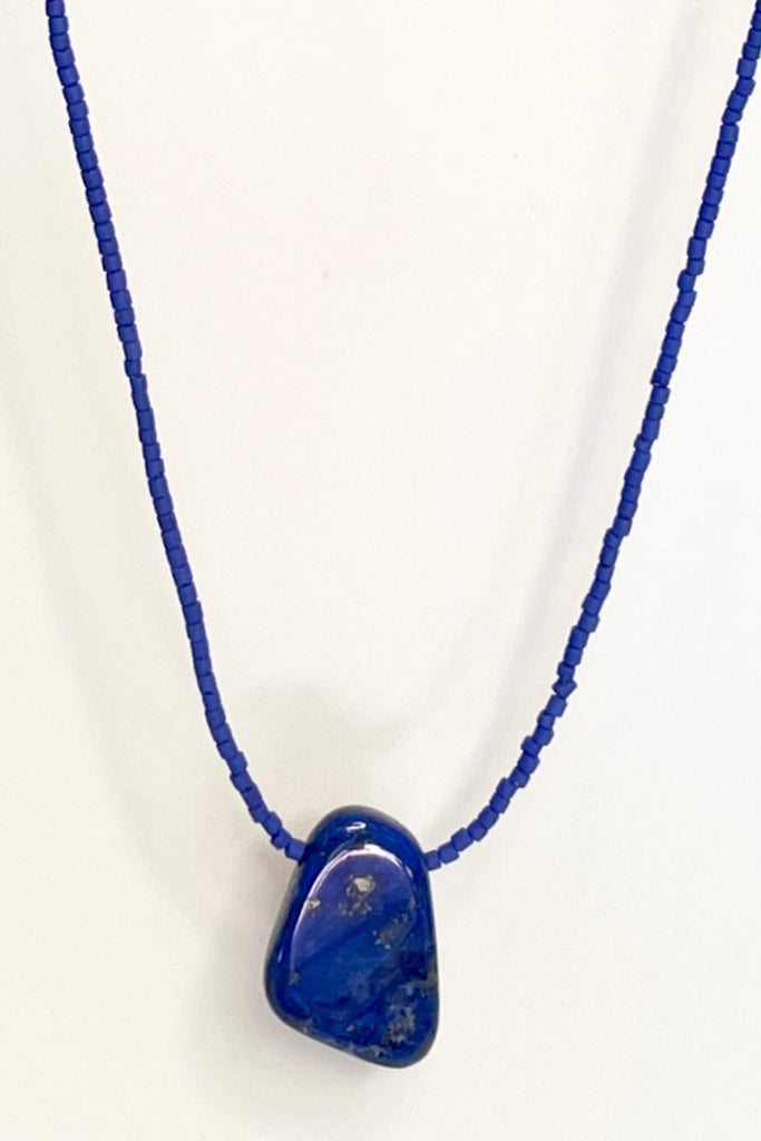 Necklace Cay Lapis Lazuli has a central pendant which is a hand cut and faceted from deep cobalt blue stone.