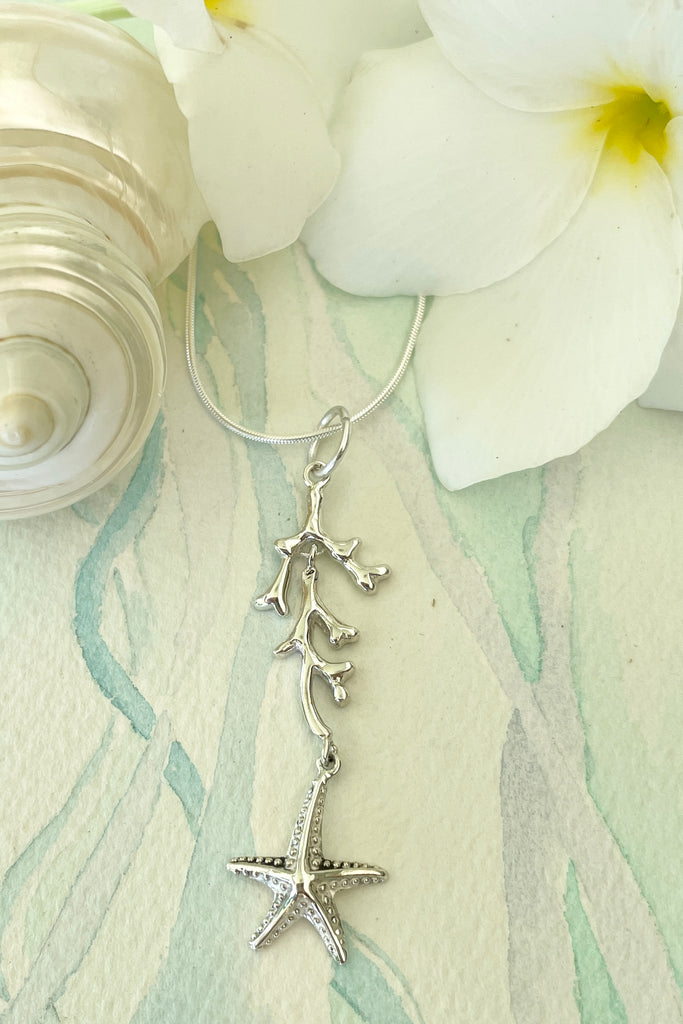 Dainty and feminine 925 silver pendant featuring coral and a pretty starfish dangling, the perfect gift for ocean lovers.