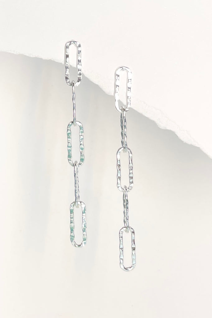 Perfect lightweight silver earrings formed as a pretty chain link in 925 Silver, a perfect lightweight everyday earring with a hint of sophistication.