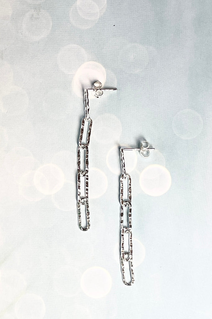 Perfect lightweight silver earrings formed as a pretty chain link in 925 Silver, a perfect lightweight everyday earring with a hint of sophistication.