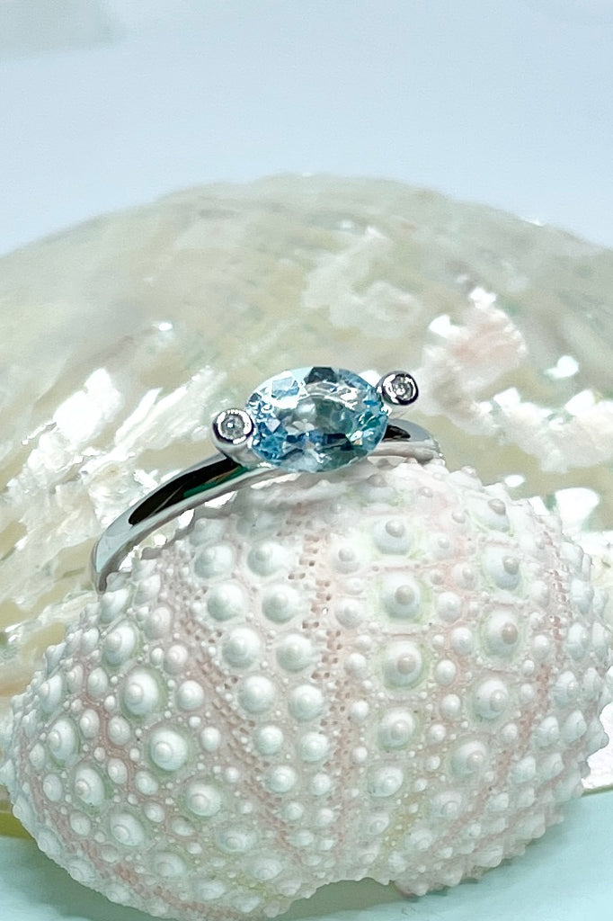 Aquamarine gemstone set ring, in 925 silver 