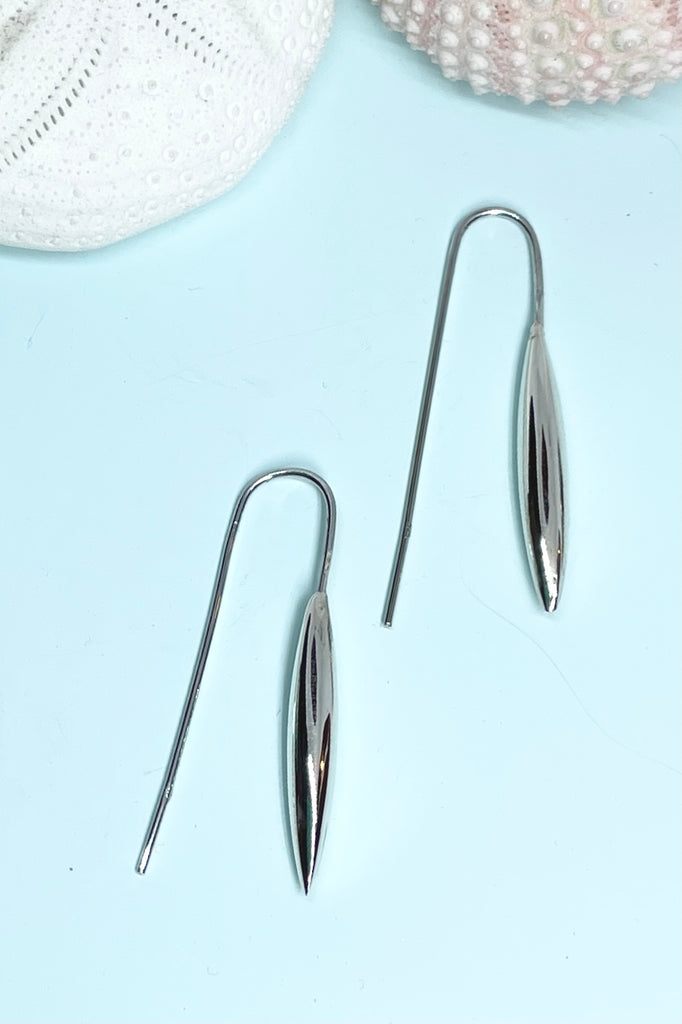 A sophisticated modern style earring.
