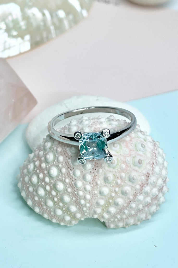 Aquamarine gemstone set ring, in 925 silver 