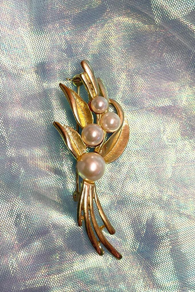 A super chic retro brooch shaped as a flower spray with five pearly beads