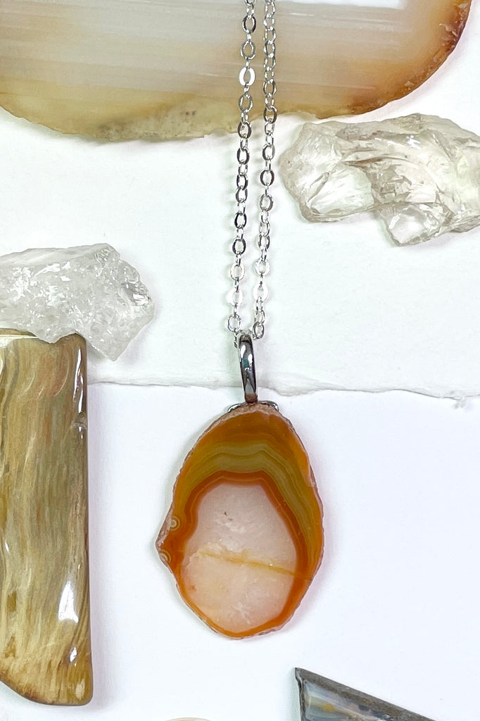  Australian stone pendant has been cut by an Australian fossicker, it is from Agate Creek. A fairly large piece, it has an oval window of crystalline quartz, 