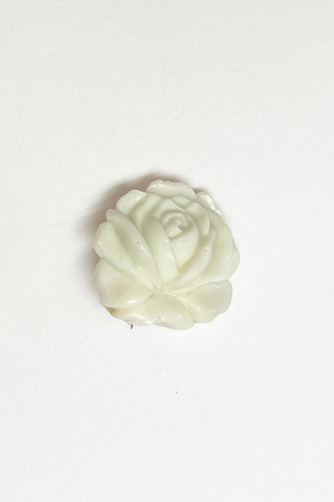 A lovely tiny perfect white rose brooch, this brooch is in great condition, age unknown but most likely from the 1930's to 40's.