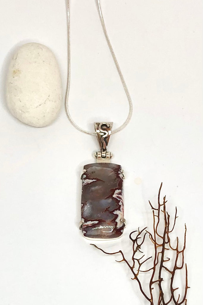 This unique Agate is in a beautifully made silver setting. A modernist setting in an exclusive design, the Agate stone was cut and polished by a local Sunshine Coast  lapidarist