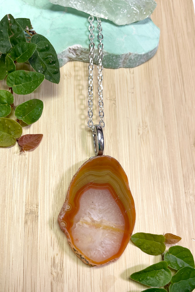  Australian stone pendant has been cut by an Australian fossicker, it is from Agate Creek. A fairly large piece, it has an oval window of crystalline quartz, 