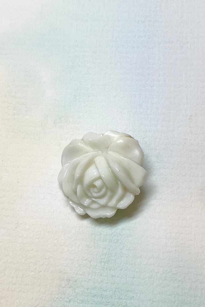 A lovely tiny perfect white rose brooch, this brooch is in great condition, age unknown but most likely from the 1930's to 40's.