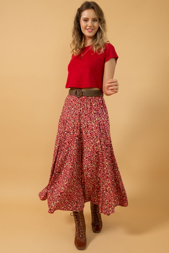 We love rich hues for winter, and the Solo Cropped Top Red Berries is the ultimate wardrobe essential for layering this season! Pair it with jeans and a jacket for a casual weekend style, or team it with a printed maxi skirt for a vintage look! Knit cotton, Lightweight, Cap sleeves. 