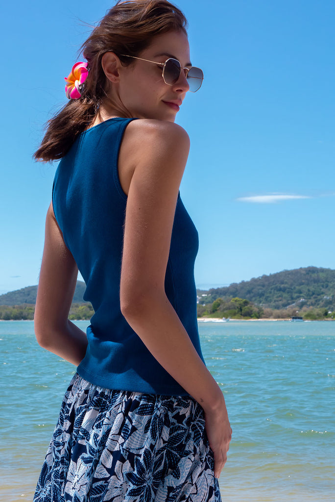 The Atlantis Pattaya Blue Maxi Skirt is a stunning navy maxi skirt with a contrasted floral print in white and blues. The skirt features a double v-shaped waist yoke, inset panels on the front from the yoke down, very full skirt, elasticated back of waist and side pockets. This is a slip on design with a shapely hemline and slightly longer front due to the inset panels. Made From 100% Viscose.