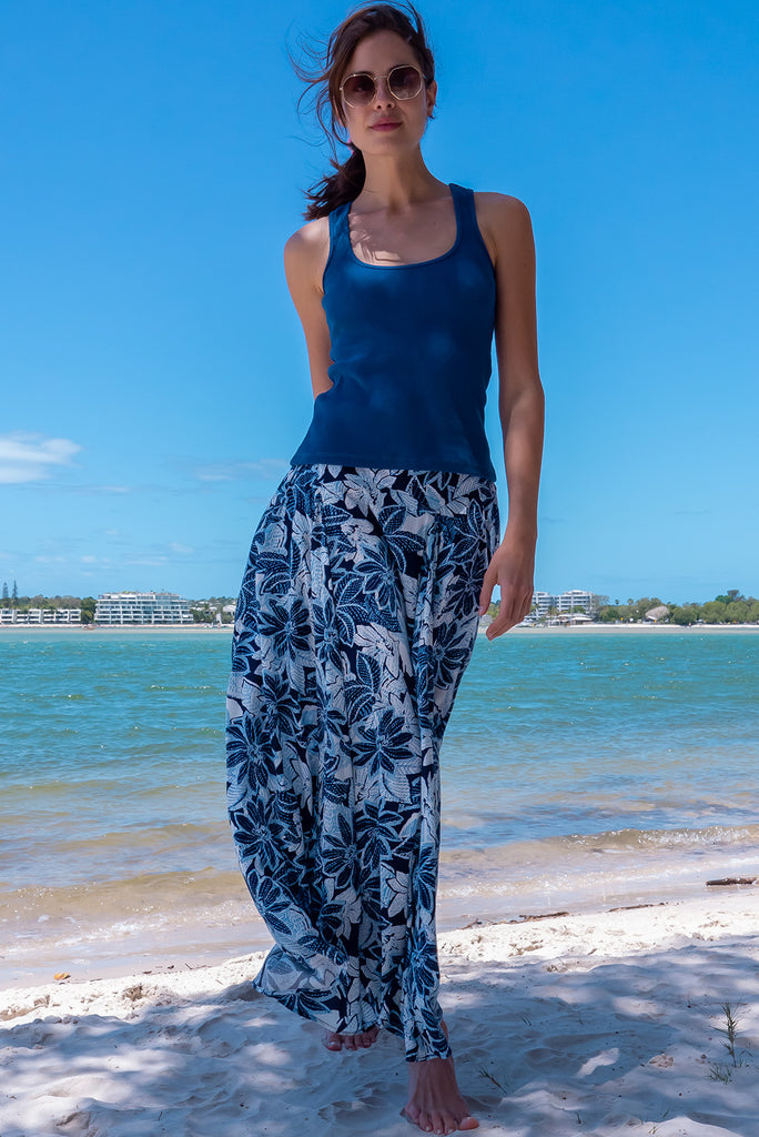 The Atlantis Pattaya Blue Maxi Skirt is a stunning navy maxi skirt with a contrasted floral print in white and blues. The skirt features a double v-shaped waist yoke, inset panels on the front from the yoke down, very full skirt, elasticated back of waist and side pockets. This is a slip on design with a shapely hemline and slightly longer front due to the inset panels. Made From 100% Viscose.