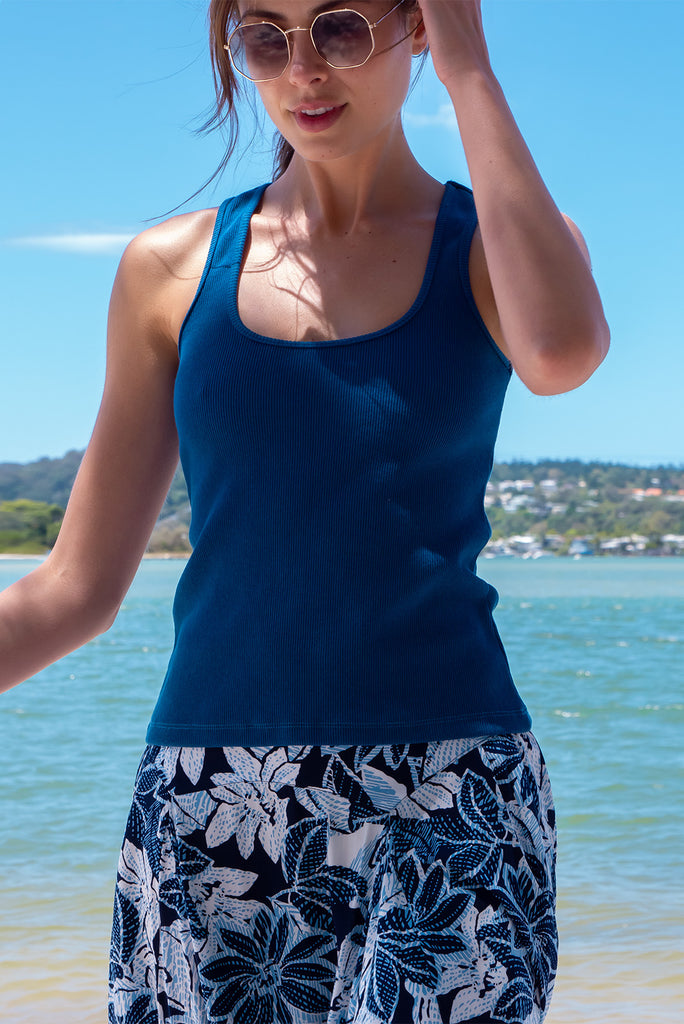 The Atlantis Pattaya Blue Maxi Skirt is a stunning navy maxi skirt with a contrasted floral print in white and blues. The skirt features a double v-shaped waist yoke, inset panels on the front from the yoke down, very full skirt, elasticated back of waist and side pockets. This is a slip on design with a shapely hemline and slightly longer front due to the inset panels. Made From 100% Viscose.