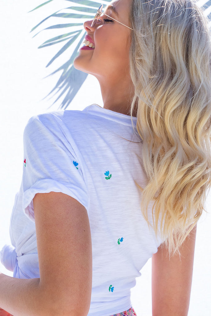 A simple and sweet flower print embroidered on a crisp, white cotton base makes the new Aurora T White Light a fresh alternative to the classic white tee. Knit 95% cotton/ 5% spandex, Lightweight, V-neck, Pocket on bust, Short cuff sleeves, Loose fit.