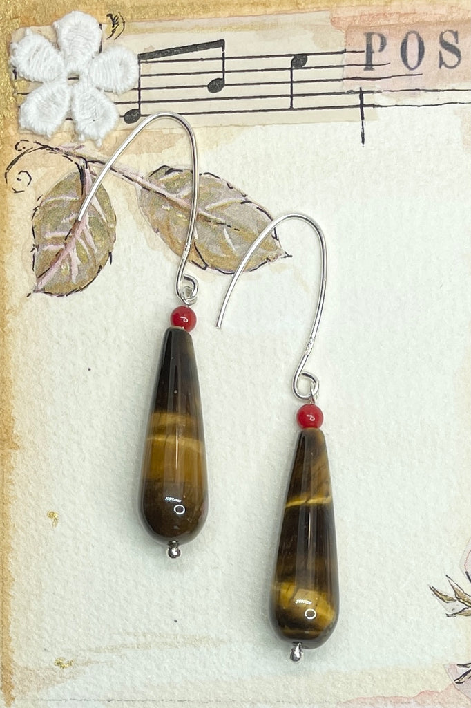 These teardrop earrings feature a golden to red-brown colour and a silky lustre, making them glisten in the sun.   
