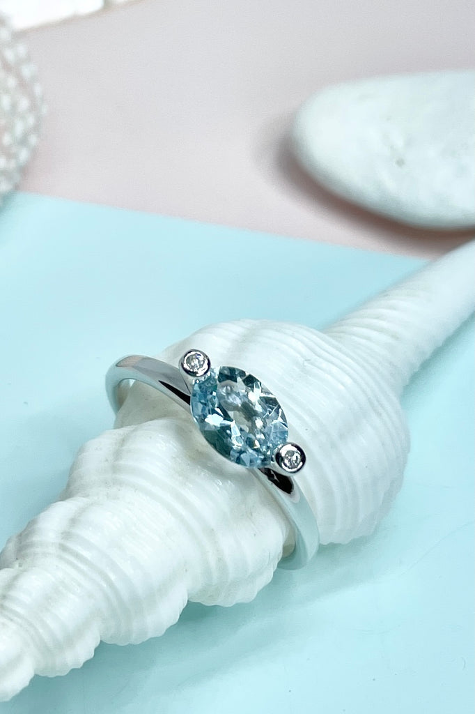 Aquamarine gemstone set ring, in 925 silver 