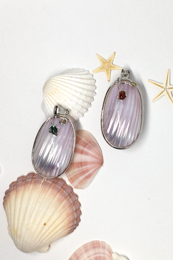  sweet gentle shell pendant, highly polished to enhance the grain of the sea shell