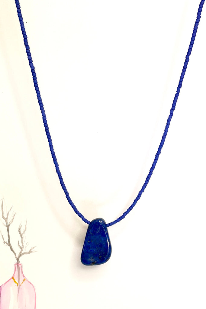 Necklace Cay Lapis Lazuli has a central pendant which is a hand cut and faceted from deep cobalt blue stone. 