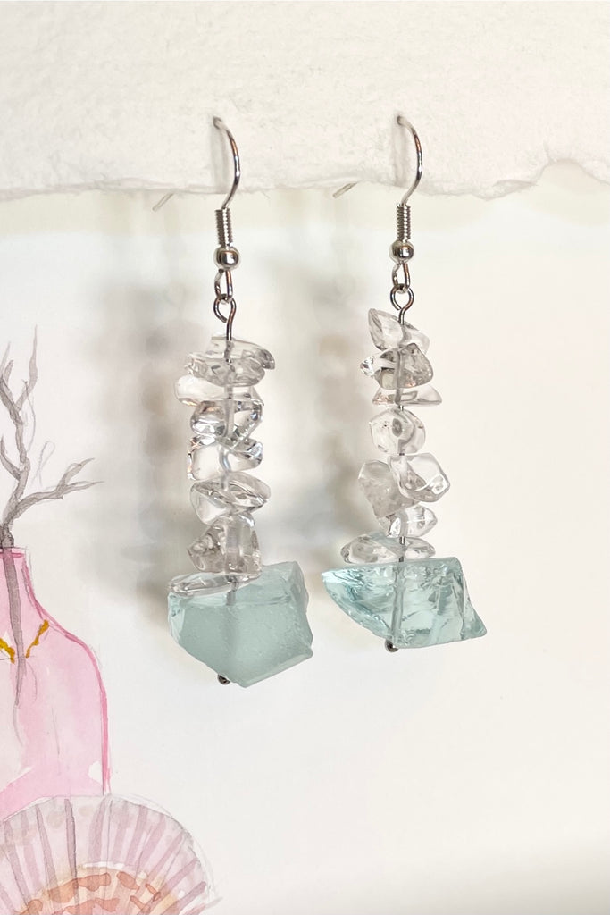Earrings Serendipity Icey Aqua Rock are designed to sparkle like a turning wave. A drop design, with the sparkle of crystal.