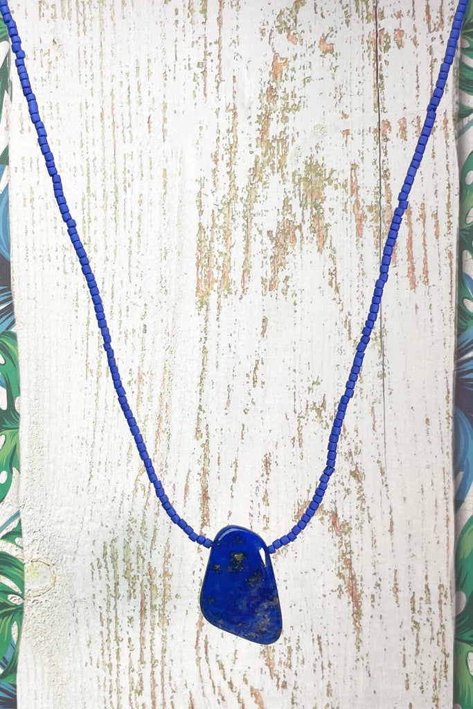 Necklace Cay Lapis Lazuli has a central pendant which is a hand cut and faceted from deep cobalt blue stone. 