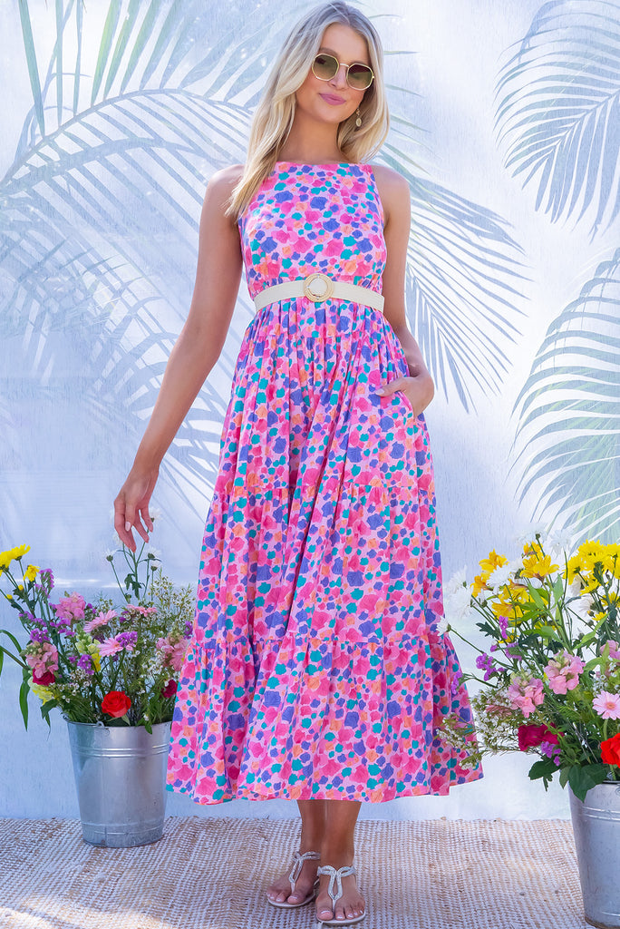 The Lulu Darling Sea Shells Pink Tiered Maxi Dress features a high neck with thin straps, high cut under arms, full tiered skirting from the bust down and deep side pockets. The pink based dress has a multicoloured seashell print all over in. Made from 100% cotton poplin.