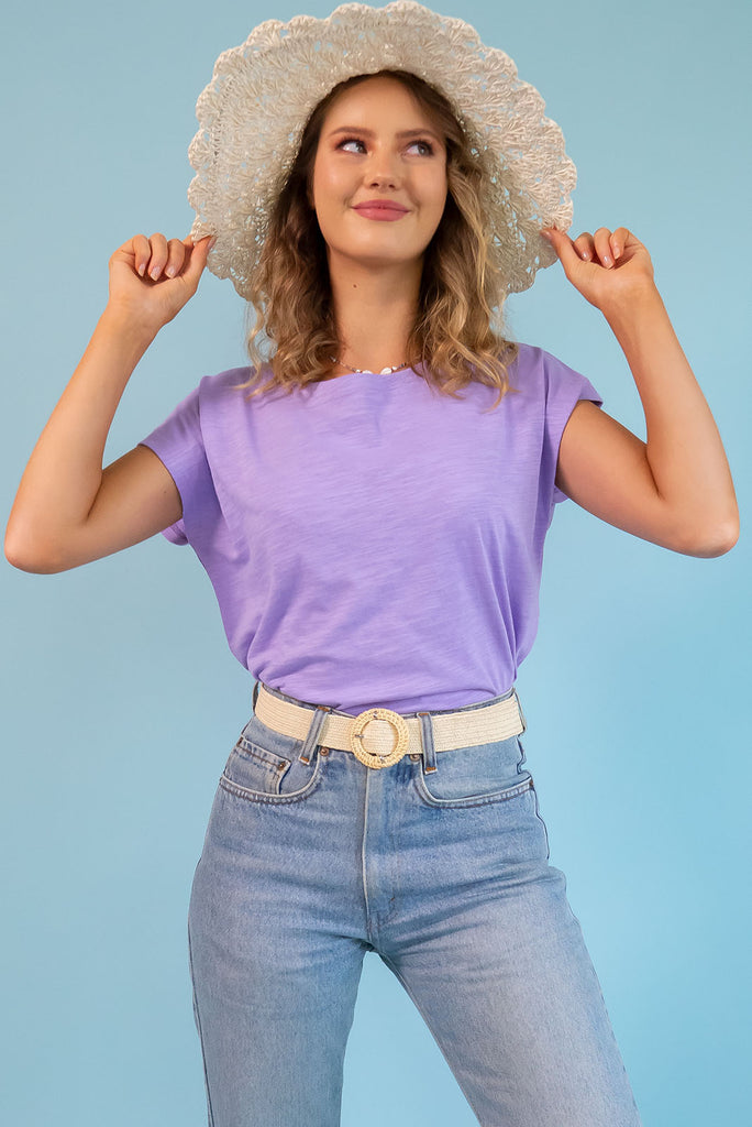 For your next wardrobe essential we recommend the lovely Phoenix Tee Peri. Keep true to effortlessly chic style and team yours with a floral maxi skirt or your favourite jeans. Knit 100% cotton, Lightweight, Fine weave, Classic T-shirt cut, Loose fit, pale lavender/periwinkle tone. 