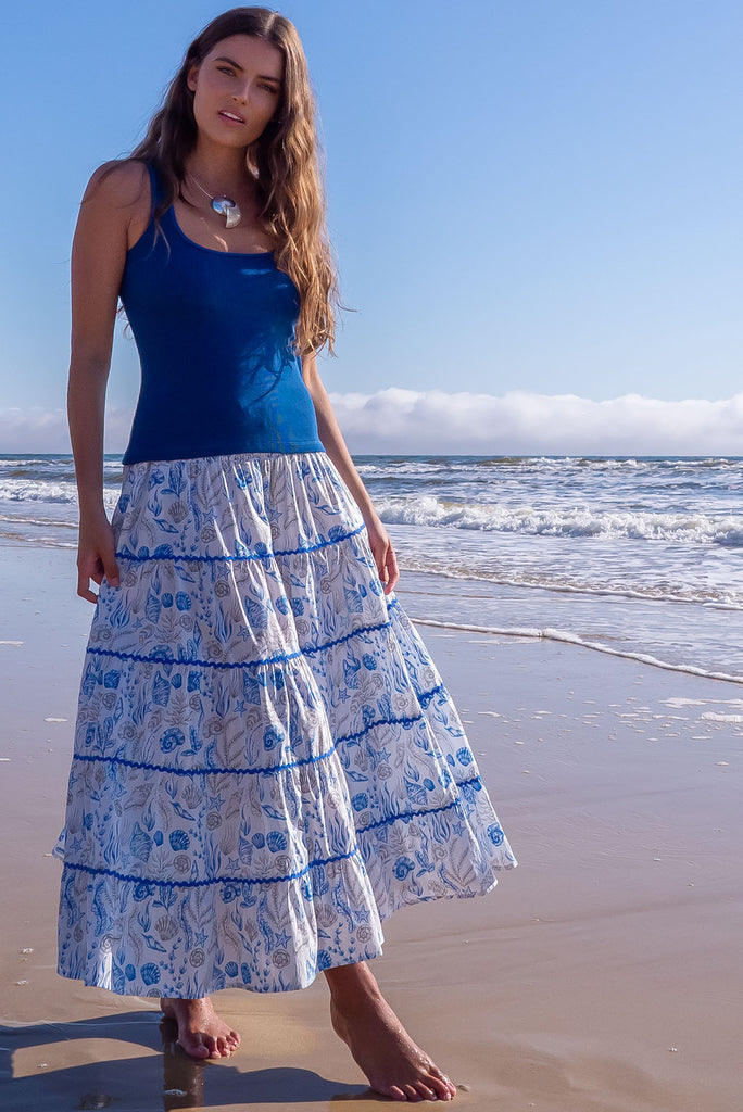  She sell sea shells in the Rozita Seashells Tiered Maxi Skirt! Live out all of your magical mermaid dreams in this luxe, holiday-ready seperate. 100% cotton, Lightweight, shirred waistband, slip-on style, Tiered for fullness, pockets.,White base with sea shell outline, ric rac feature.