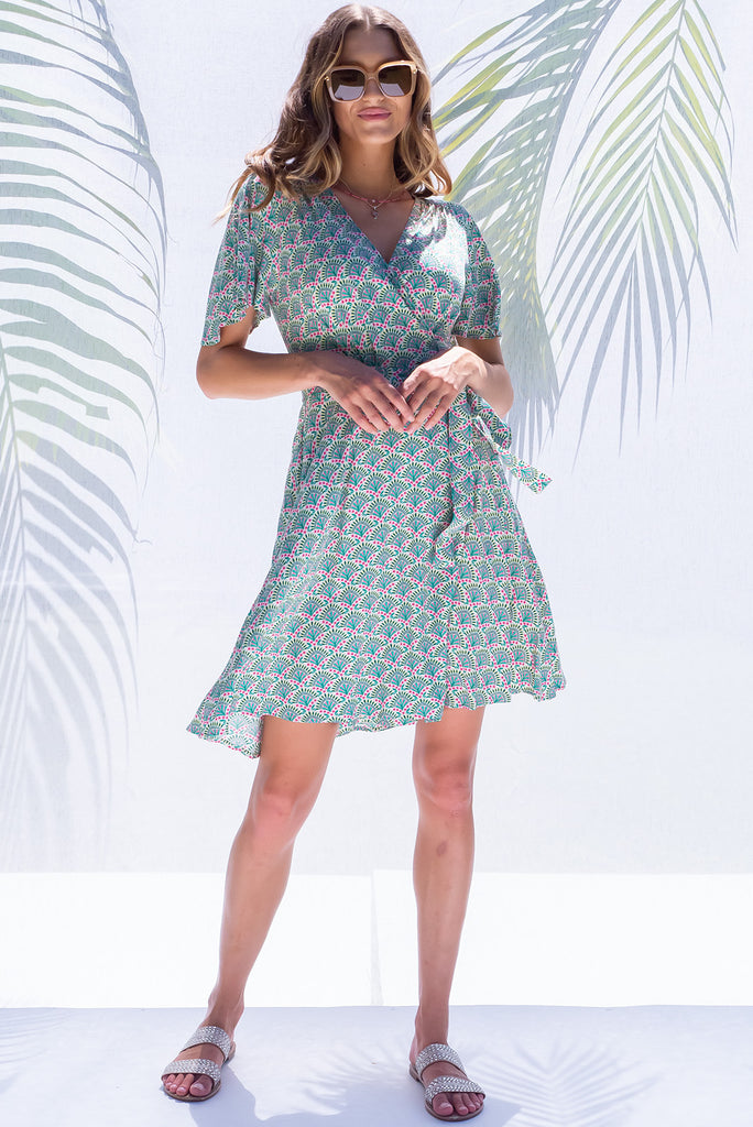 The Saffron Green Fan Short Wrap Dress is a is a gorgeous white based wrap dress with a green fan motif print. The dress features a functional wrap design, floaty petal sleeves, elasticated waistband at the back, mini length, side pockets and tie at the waist. Made from 100% rayon.